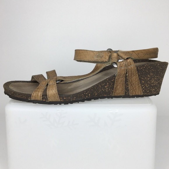 tan leather walking sandals